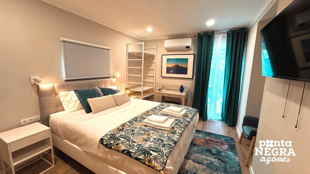 Studio, detached with kitchenette